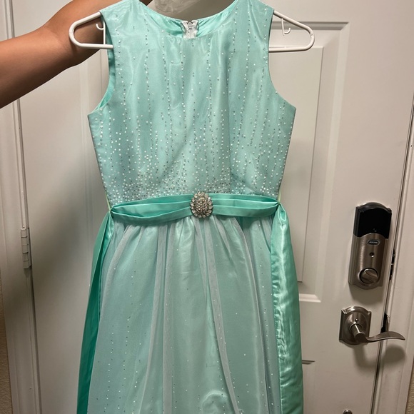 Children’s Formal Dress - Picture 2 of 7